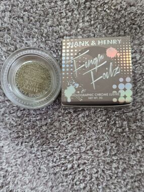 Hank & Henry Fingr Foilz Loose Eyeshadow- "Lusty Luck"